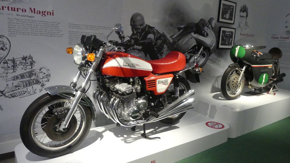 006 Benelli 750 Sei Benelli 250 GP 1964