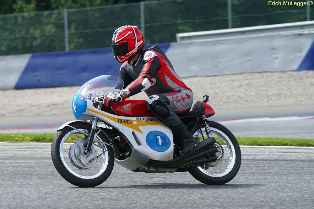 2 Honda RC 174 6 Zyl 1967 c Erich Müllegger